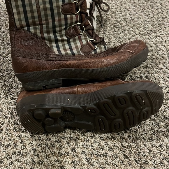 Like new size 7 Ugg lace up winter boots. - Picture 5 of 16
